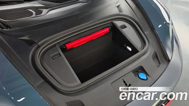 Porsche Taycan 2025 thumb 6