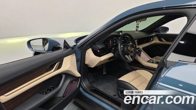 Porsche Taycan 2025 thumb 10