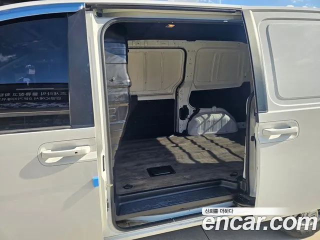 Hyundai Staria 2021 thumb 8