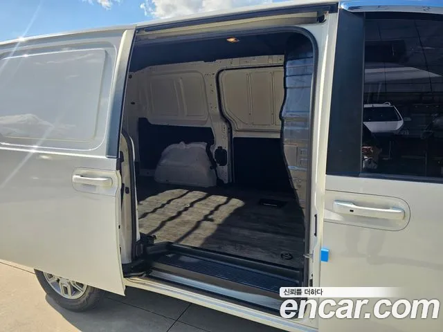 Hyundai Staria 2021 thumb 9