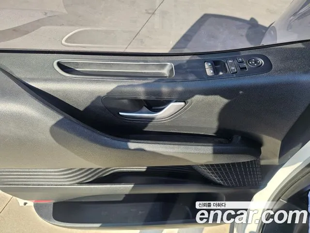 Hyundai Staria 2021 thumb 10