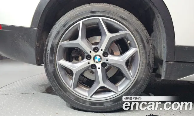 BMW X1 2019 thumb 5