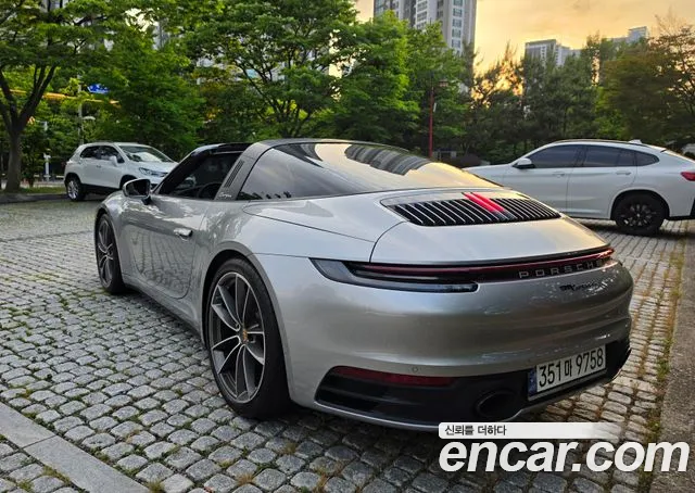 Porsche 911 2024 thumb 2
