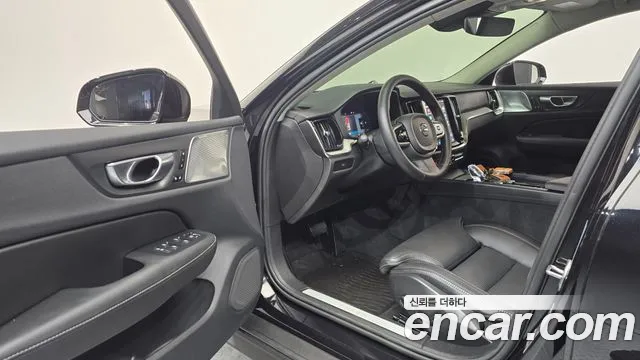 Volvo V60 2025 thumb 10
