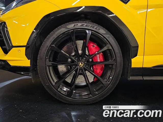 Lamborghini Urus 2024 thumb 4