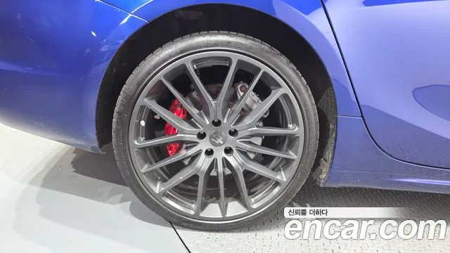 Maserati Ghibli 2019 thumb 5