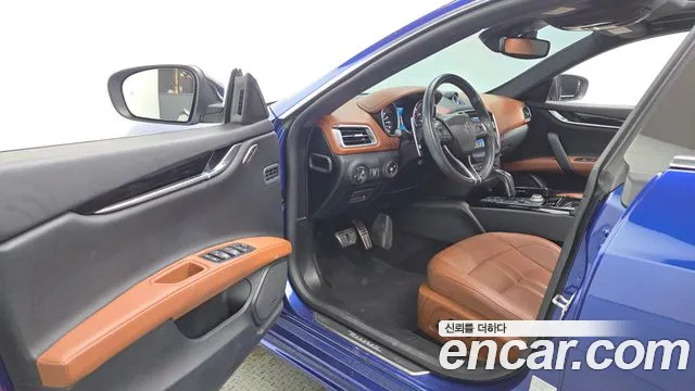 Maserati Ghibli 2019 thumb 10