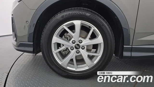 Audi Q3 2022 thumb 4