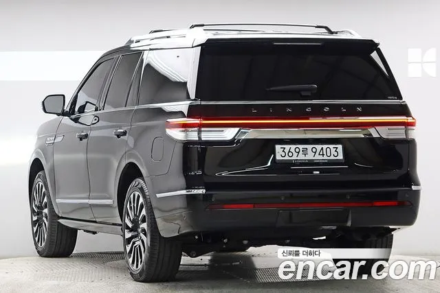 Lincoln Navigator 2023 thumb 2