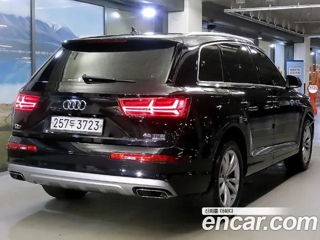 Audi Q7 2019 thumb 4