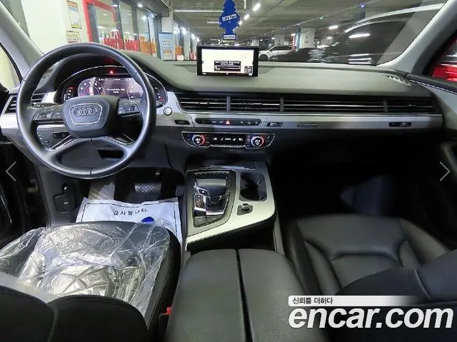 Audi Q7 2019 thumb 10