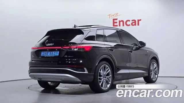 Audi Q4 e-tron 2025 thumb 2