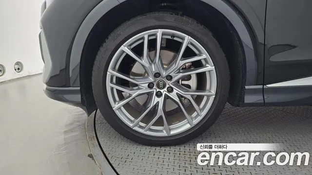 Audi Q4 e-tron 2025 thumb 5