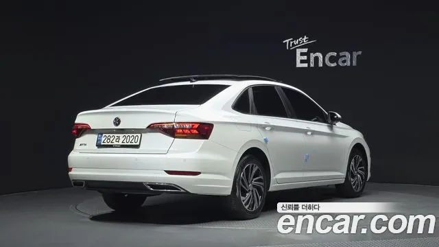 Volkswagen Jetta 2021 thumb 2