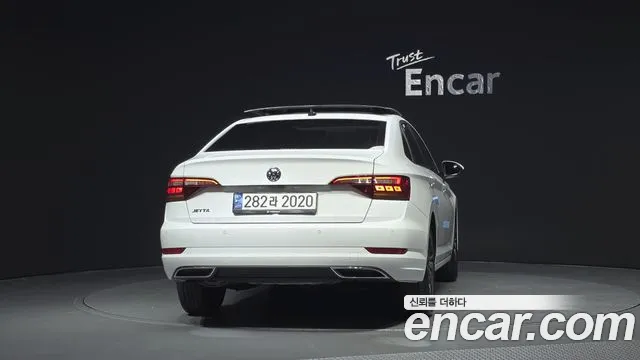 Volkswagen Jetta 2021 thumb 4