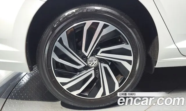 Volkswagen Jetta 2021 thumb 5