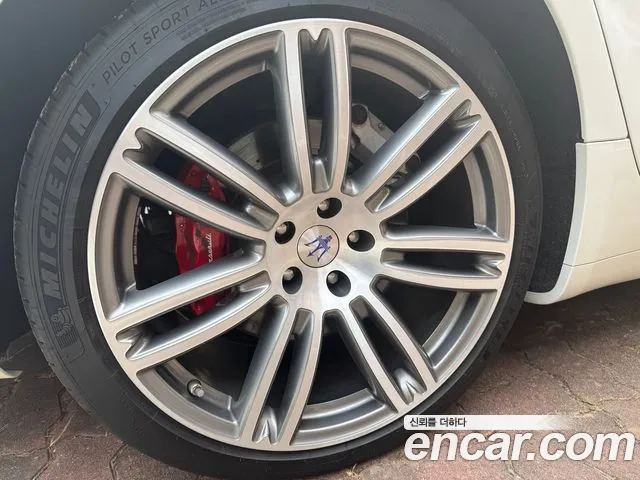 Maserati Ghibli 2019 thumb 5