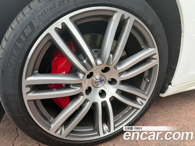 Maserati Ghibli 2019 thumb 8
