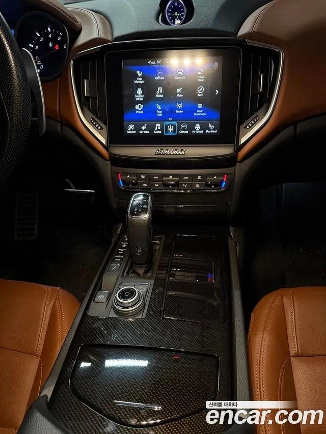 Maserati Ghibli 2019 thumb 9