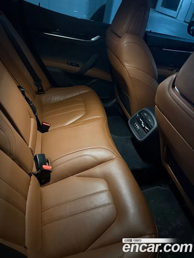 Maserati Ghibli 2019 thumb 10