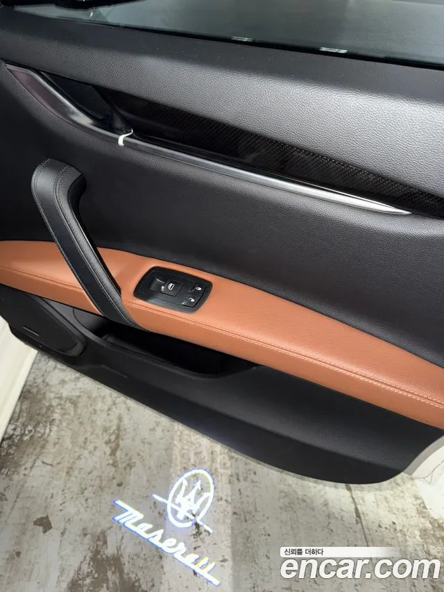 Maserati Ghibli 2019 thumb 11