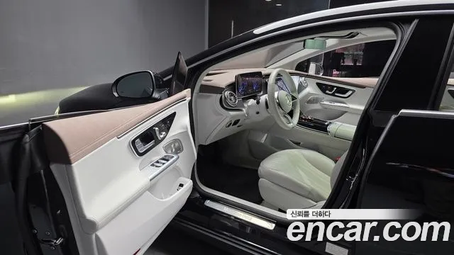 Mercedes-Benz EQE 2023 thumb 10