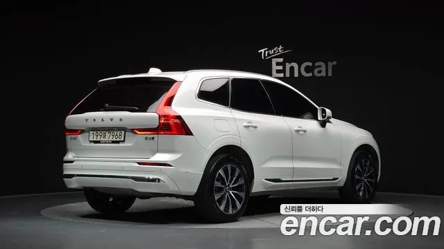 Volvo XC60 2024 thumb 2