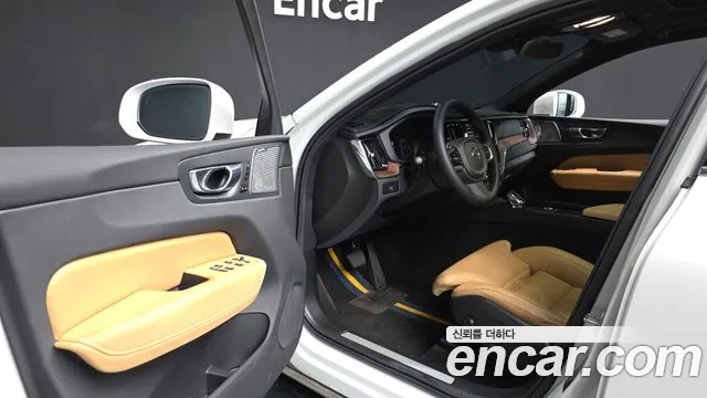 Volvo XC60 2024 thumb 10