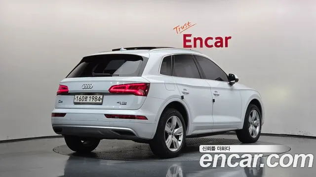 Audi Q5 2020 thumb 2