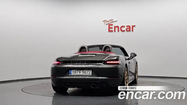 Porsche Cayman 2021 thumb 3
