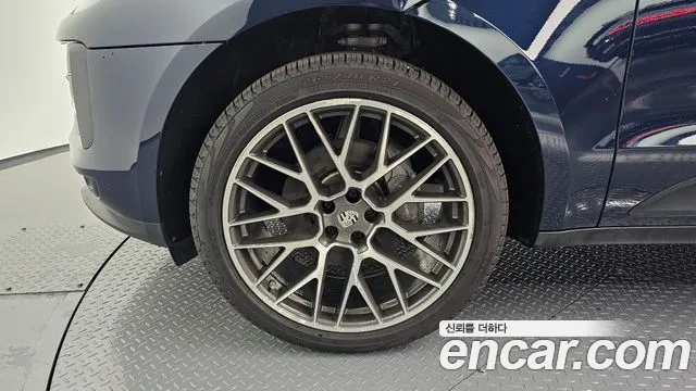 Porsche Macan 2021 thumb 4