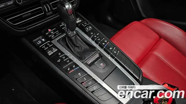 Porsche Macan 2021 thumb 8