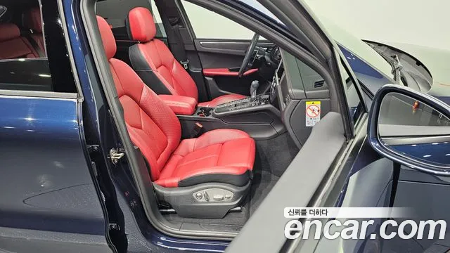 Porsche Macan 2021 thumb 9