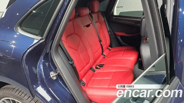 Porsche Macan 2021 thumb 10