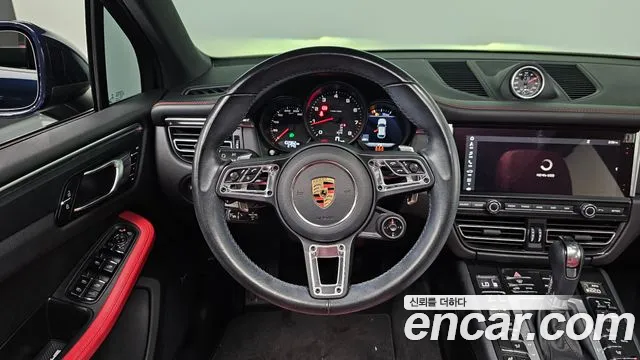 Porsche Macan 2021 thumb 11