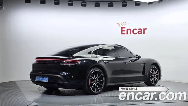 Porsche Taycan 2025 thumb 2