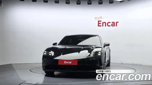 Porsche Taycan 2025 thumb 3