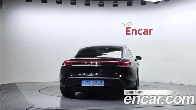 Porsche Taycan 2025 thumb 4