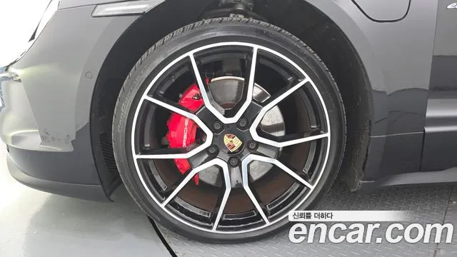 Porsche Taycan 2025 thumb 5