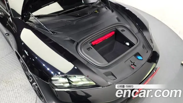 Porsche Taycan 2025 thumb 6