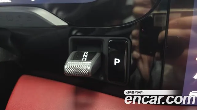Porsche Taycan 2025 thumb 9