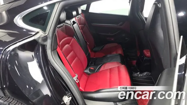 Porsche Taycan 2025 thumb 12