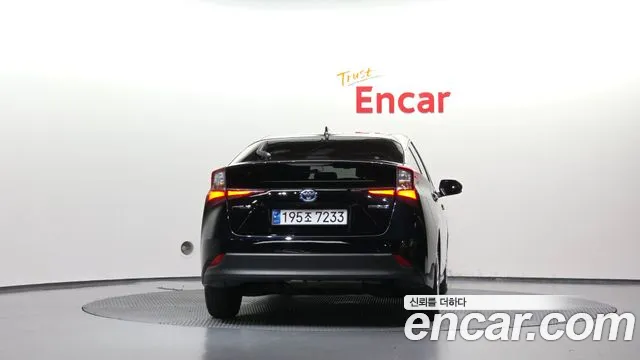 Toyota Prius 2021 thumb 4