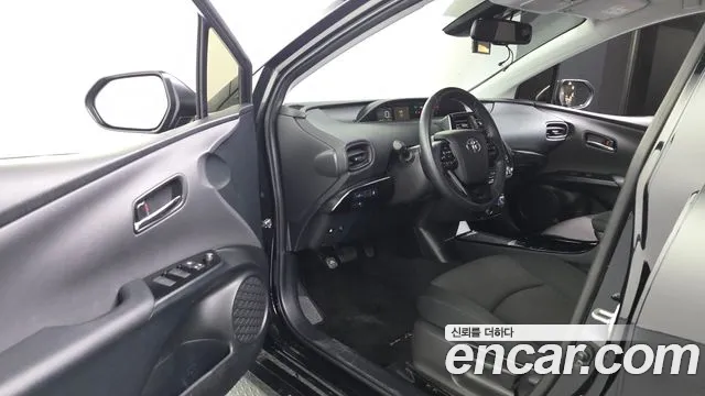 Toyota Prius 2021 thumb 10