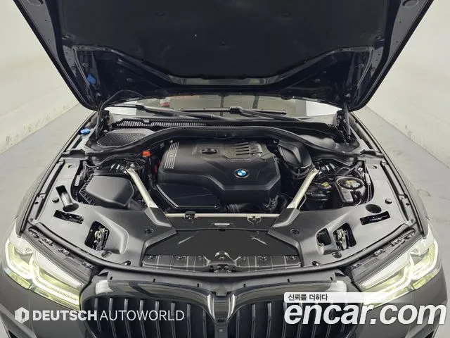 BMW 5-Series 2021 thumb 6