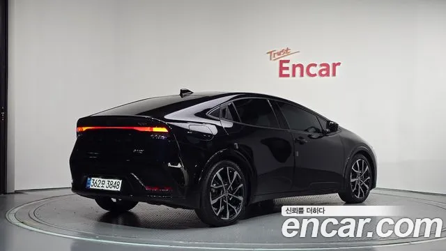 Toyota Prius 2023 thumb 2
