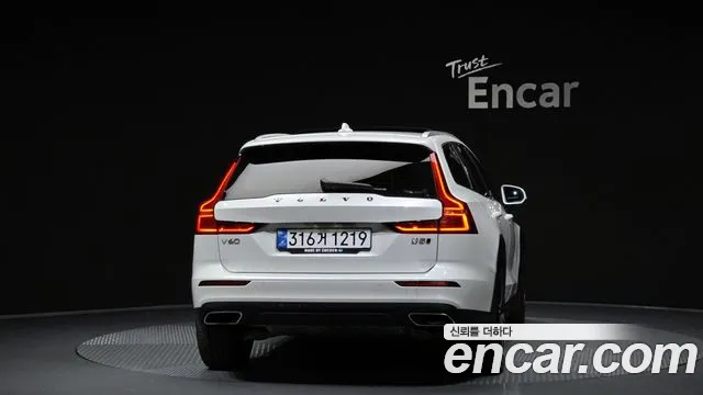 Volvo V60 2021 thumb 4