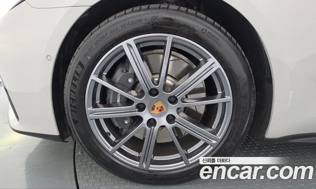 Porsche Panamera 2025 thumb 4