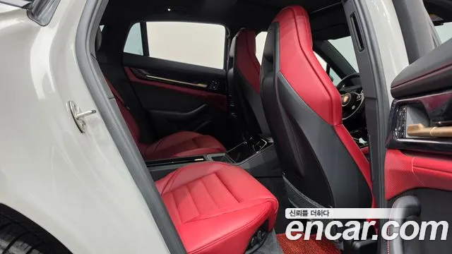 Porsche Panamera 2025 thumb 10
