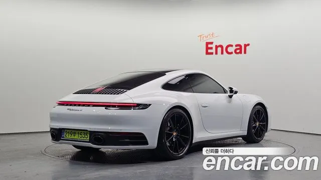 Porsche 911 2020 thumb 2